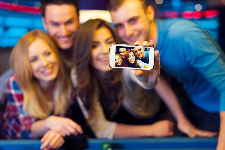 Tampilan permainan live dealer Crazy Time di platform gamehouse dengan streaming berkualitas tinggi
